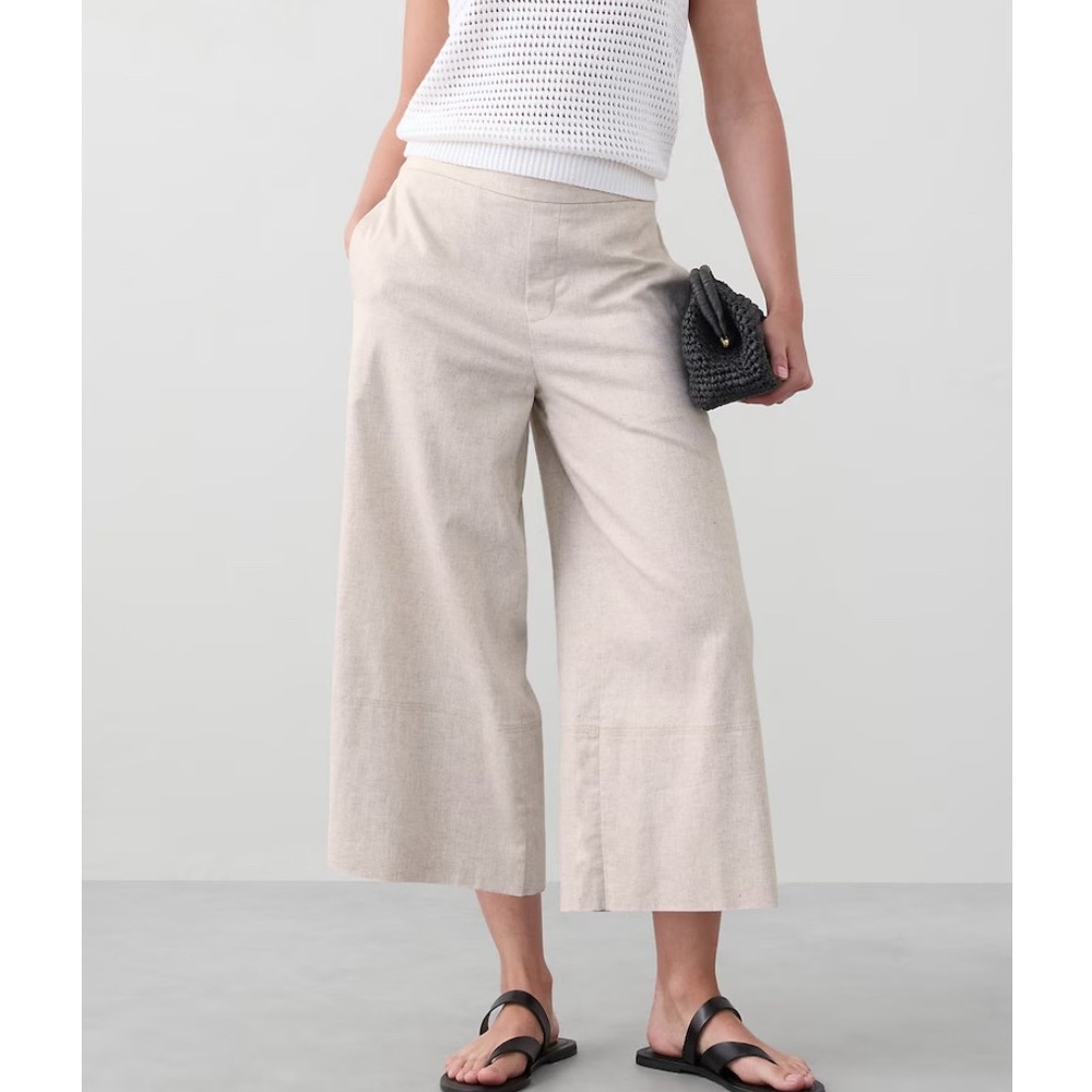 Banana Republic Wide Leg Linen Blend Cropped Pull On Pant in Flax